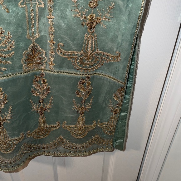 Embroidered Long Sleeve Dress in Green and Gold - Picture 5 of 5